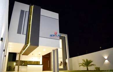 Imagem: A casa possui 3 Dormitórios, 3 Banheiros, 4 Vagas na garagem