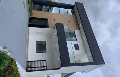 Imagem: A casa em condomínio possui 4 Dormitórios, 4 Banheiros, 4