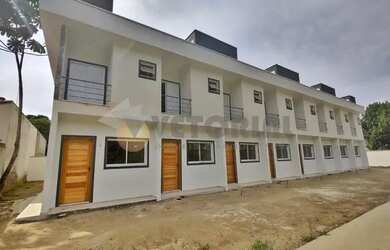 Imagem: A casa possui 2 Dormitórios, 1 Banheiro, 1 Vaga na garagem