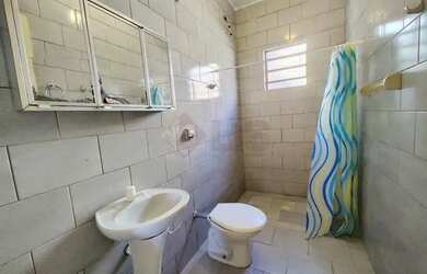 Imagem: A casa possui 2 Dormitórios, 1 Banheiro, 5 Vagas na garagem