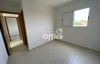 Imagem: O apartamento possui 2 Dormitórios, 1 Banheiro, 2 Vagas na