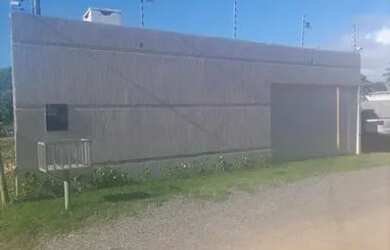 Imagem: A casa possui 2 Dormitórios, 2 Banheiros, 3 Vagas na garagem