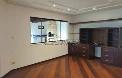 Imagem: A casa em condomínio possui 4 Dormitórios, 5 Banheiros, 4