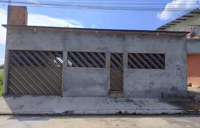 Imagem: A casa possui 2 Dormitórios, 2 Banheiros e está localizado