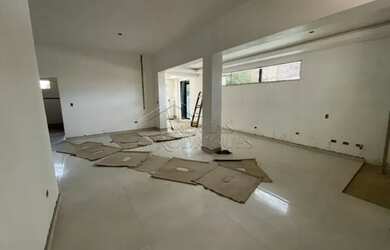 Imagem: A casa possui 4 Dormitórios, 4 Banheiros, 250m² de Área e