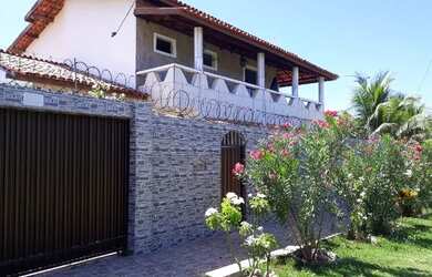 Imagem: A casa possui 5 Dormitórios, Acomodam 30 pessoas, 5 Vagas na