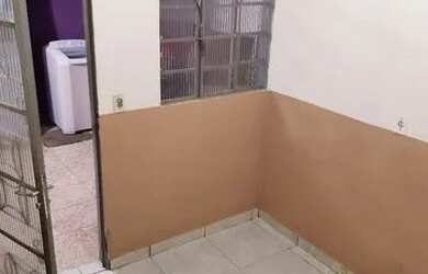 Imagem: A casa possui 1 Dormitório, 1 Banheiro e está localizado