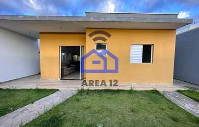 Imagem: A casa possui 2 Dormitórios, 2 Banheiros, 1 Vaga na garagem