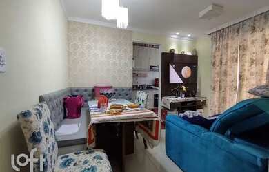 Imagem: O apartamento possui 2 Dormitórios, 1 Banheiro, 1 Vaga na garagem