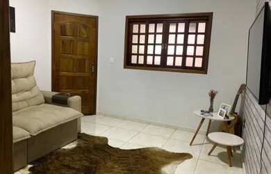 Imagem: A casa possui 3 Dormitórios, 3 Banheiros, 2 Vagas na garagem