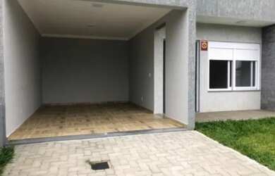 Imagem: A casa possui 4 Dormitórios, 2 Banheiros, 1 Vaga na garagem