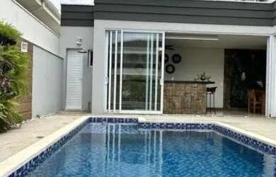 Imagem: A casa em condomínio possui 4 Dormitórios, 5 Banheiros, 2