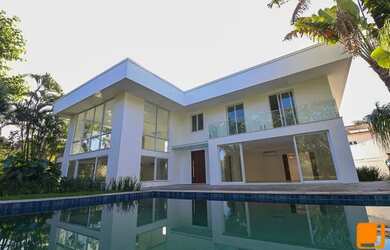 Imagem: A casa em condomínio possui 5 Dormitórios, 5 Banheiros, 4