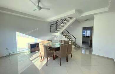 Imagem: A casa em condomínio possui 3 Dormitórios, 3 Banheiros, 2