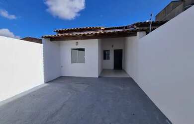 Imagem: A casa possui 2 Dormitórios, 1 Banheiro, 2 Vagas na garagem