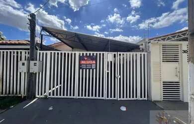 Imagem: A casa possui 2 Dormitórios, 1 Banheiro, 1 Vaga na garagem