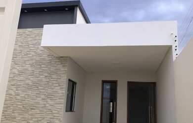 Imagem: A casa possui 3 Dormitórios, 2 Banheiros e 2 Vagas na garagem