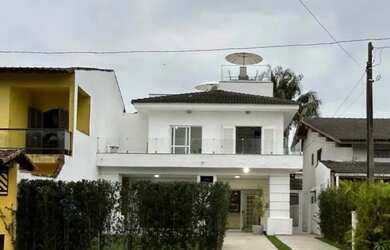 Imagem: A casa possui 4 Dormitórios, 4 Vagas na garagem e está localizado