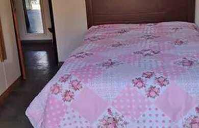 Imagem: A casa à venda possui 2 Dormitórios, 2 Banheiros, 1 Vaga na