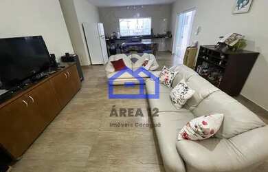 Imagem: A casa possui 3 Dormitórios, 2 Banheiros, 4 Vagas na garagem