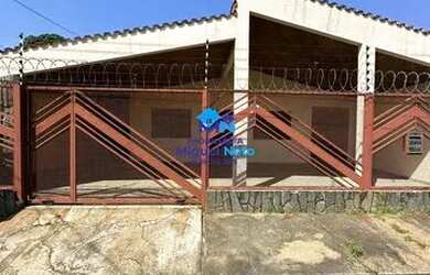 Imagem: A casa possui 2 Dormitórios, 3 Banheiros, 1 Vaga na garagem