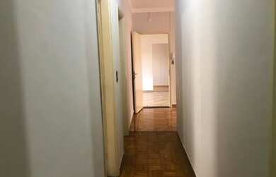 Imagem: A casa possui 4 Dormitórios, 3 Banheiros, 5 Vagas na garagem