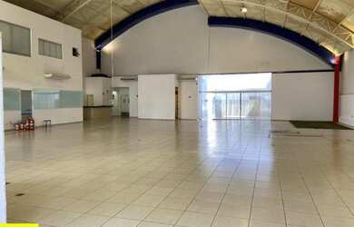 Imagem: O depósito possui 3 Vagas na garagem, 847m² de Área e está