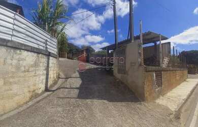 Imagem: A casa possui 2 Dormitórios, 1 Banheiro, 1 Vaga na garagem