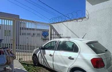 Imagem: A casa possui 2 Dormitórios, 2 Banheiros, 1 Vaga na garagem