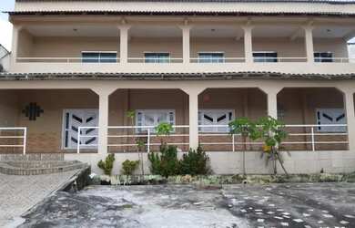 Imagem: A casa possui 5 Dormitórios, 4 Banheiros, 5 Vagas na garagem