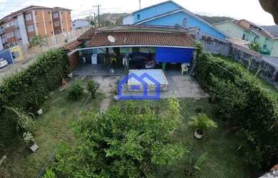 Imagem: A casa possui 2 Dormitórios, 1 Banheiro, 2 Vagas na garagem