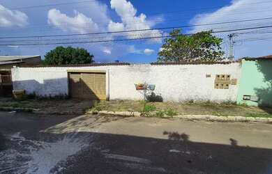 Imagem: A casa possui 5 Dormitórios, 5 Banheiros, 4 Vagas na garagem