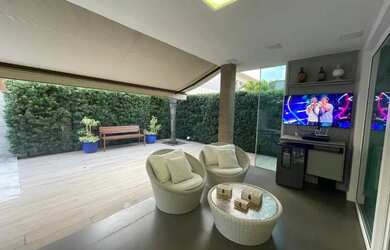 Imagem: A casa em condomínio possui 4 Dormitórios, 5 Banheiros, 4