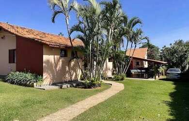 Imagem: A casa em condomínio possui 4 Dormitórios, 3 Banheiros, 5