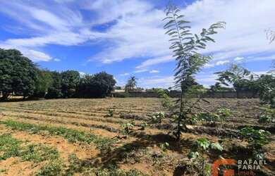 Imagem: O terreno possui 2.700m² de Área e está localizado em Ponte