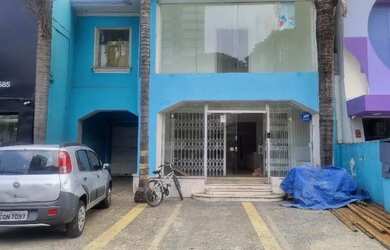 Imagem: O depósito possui 4 Vagas na garagem, 400m² de Área e está