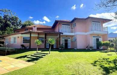 Imagem: A casa possui 5 Dormitórios, 5 Banheiros, 3 Vagas na garagem