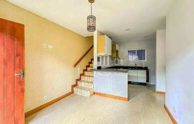 Imagem: A casa em condomínio possui 3 Dormitórios, 2 Banheiros, 1