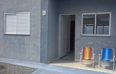 Imagem: A casa em condomínio possui 2 Dormitórios, 1 Banheiro, 2 Vagas