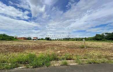 Imagem: O terreno possui 200m² de Área e está localizado em Centro