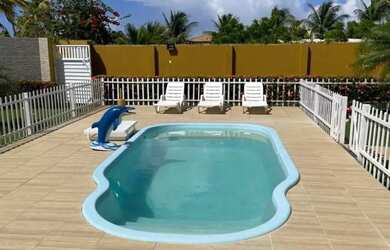 Imagem: A casa possui 4 Dormitórios, 2 Banheiros, 5 Vagas na garagem