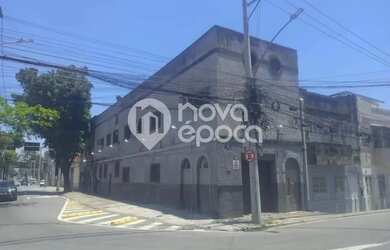 Imagem: O depósito possui 4 Vagas na garagem e 366m² de Área e está