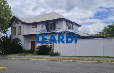 Imagem: A casa em condomínio possui 4 Dormitórios, 4 Banheiros, 2