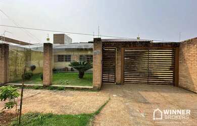 Imagem: A casa possui 3 Dormitórios, 3 Banheiros, 2 Vagas na garagem