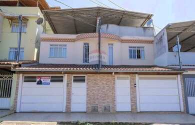 Imagem: A casa possui 3 Dormitórios, 2 Banheiros, 1 Vaga na garagem