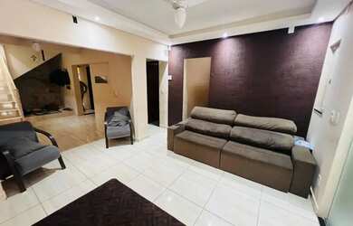 Imagem: A casa à venda possui 4 Dormitórios, 3 Banheiros, 2 Vagas