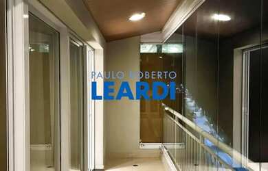 Imagem: O apartamento possui 1 Dormitório, 1 Banheiro, 2 Vagas na garagem