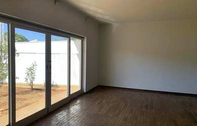 Imagem: O depósito possui 4 Vagas na garagem e 264m² de Área e está