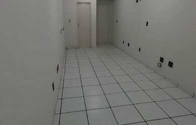 Imagem: O depósito possui 28m² de Área e está localizado em Centro