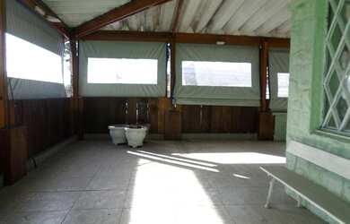 Imagem: O depósito possui 332m² de Área e está localizado em Água